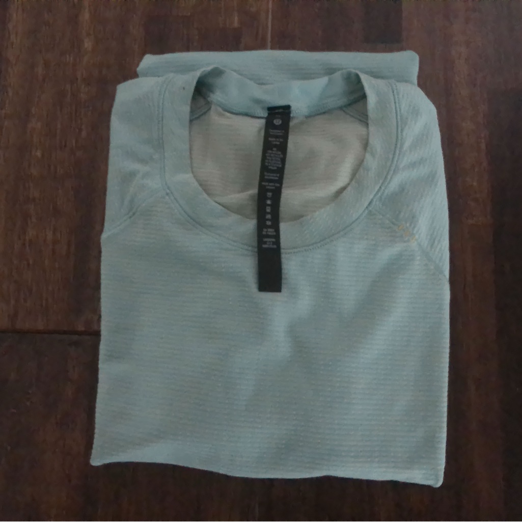 Lululemon Light Blue & Yellow Short Sleeve T-Shirt Size Xl